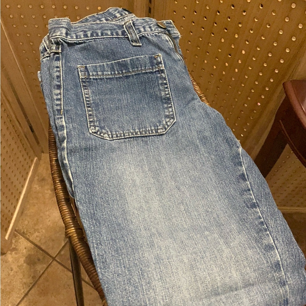 Women’s vintage denim 101 jeans size 3/4. Medium wash, zip and button fly.